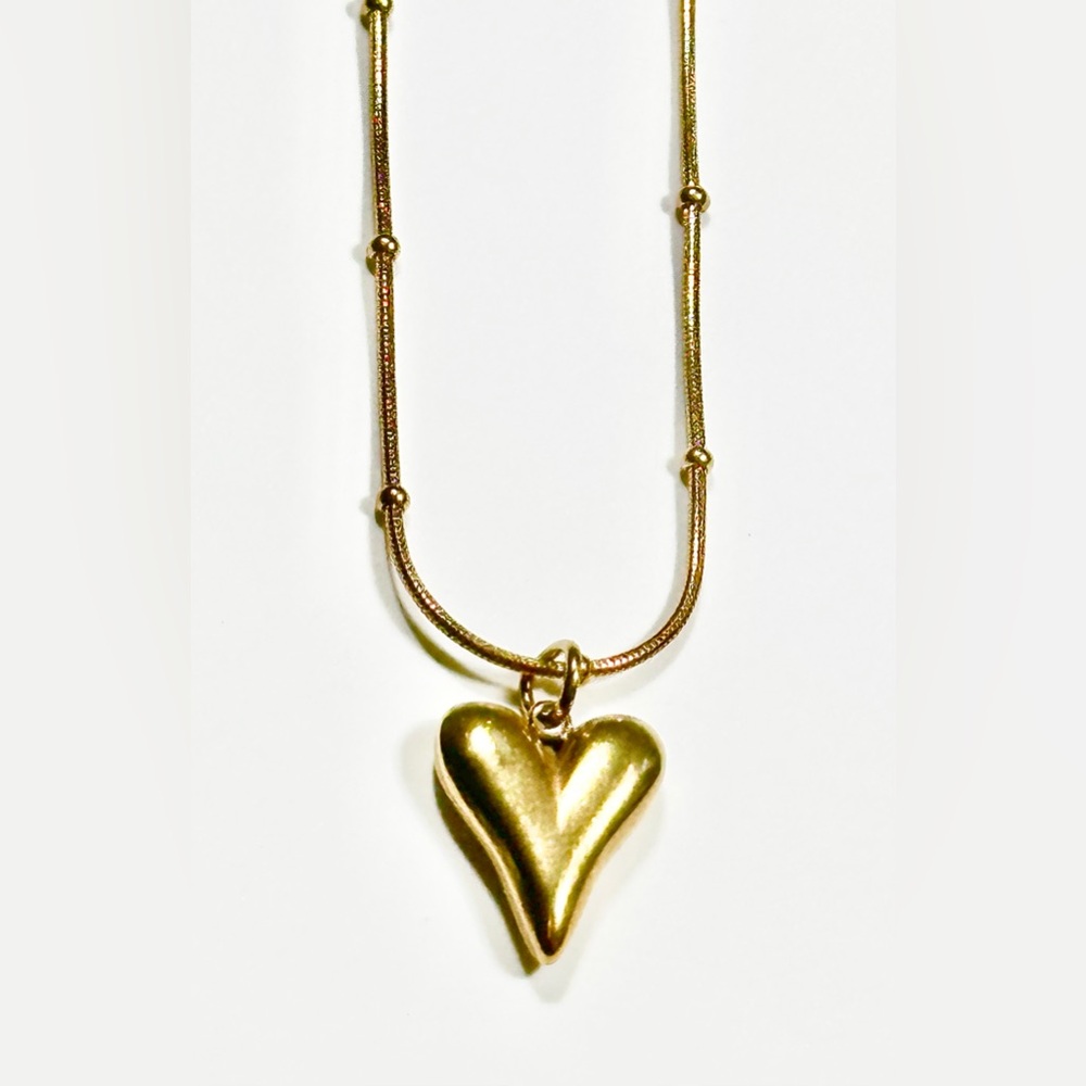 Beautiful and Uniquely Shaped Gold Heart Pendant Necklace NWOT